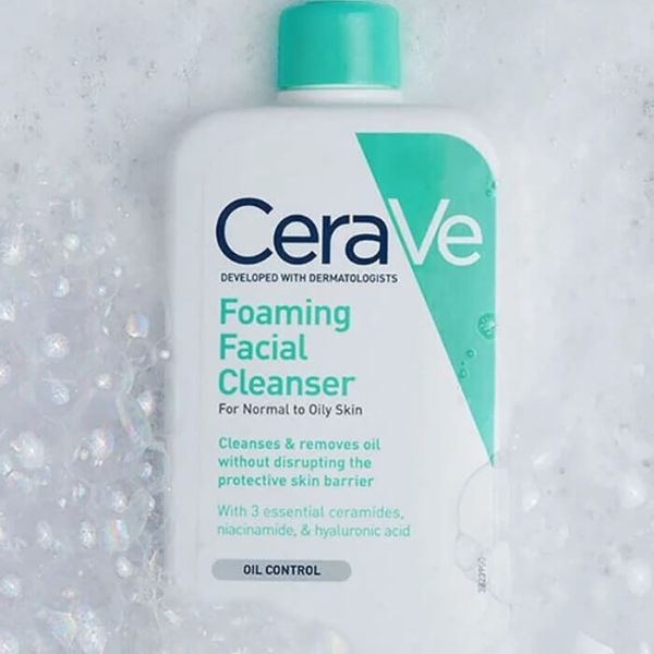 Sữa rửa mặt Cerave có bọt không