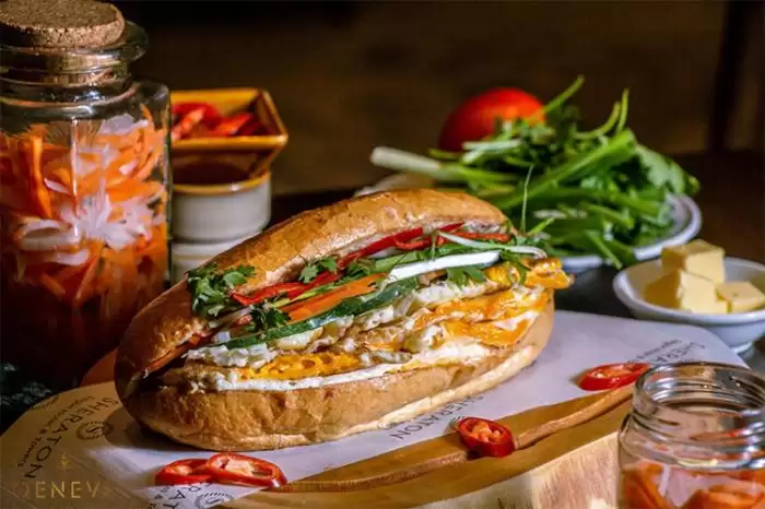 Ăn bánh mì nhiều có bị nóng và có nổi mụn không ?